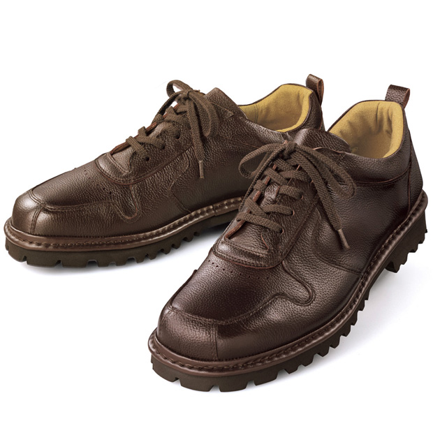 〈キャラバン〉歩きを誘う軽量オールレザーキャラバンシューズ